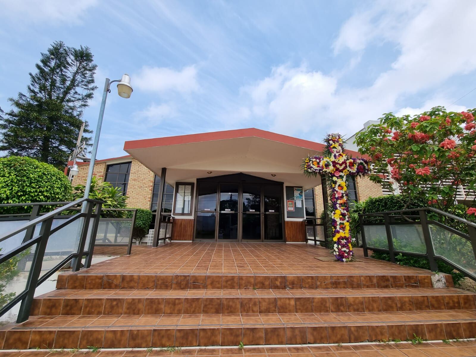 Así se veía por fuera la Parroquia Santa Cruz de Ciudad Madero, Tamaulipas, antes de desplomarse