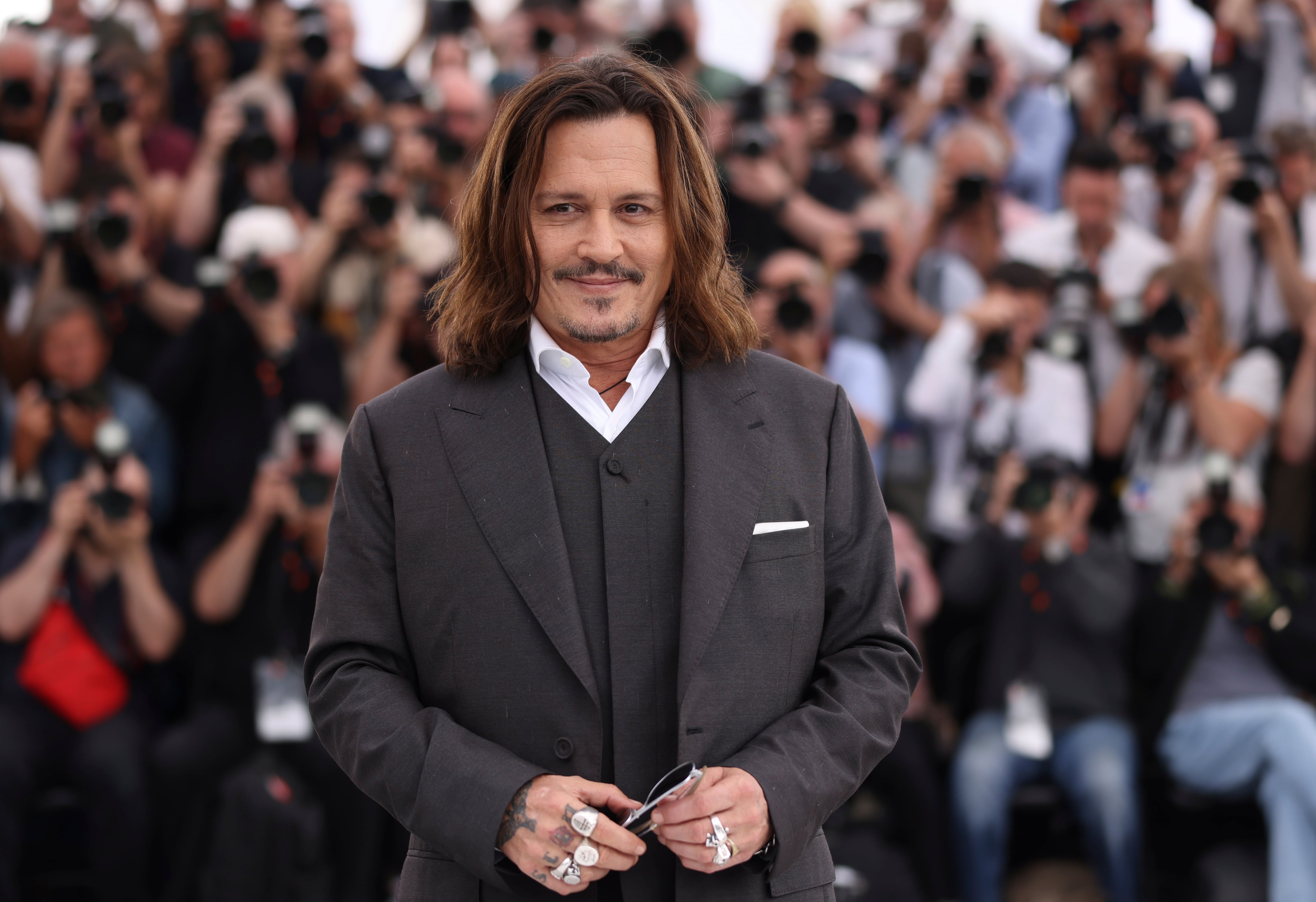 Johnny Depp recibe ovación de 7 minutos por la película Jeanne du Barry, presentada en el Festival de Cine de Cannes 2023