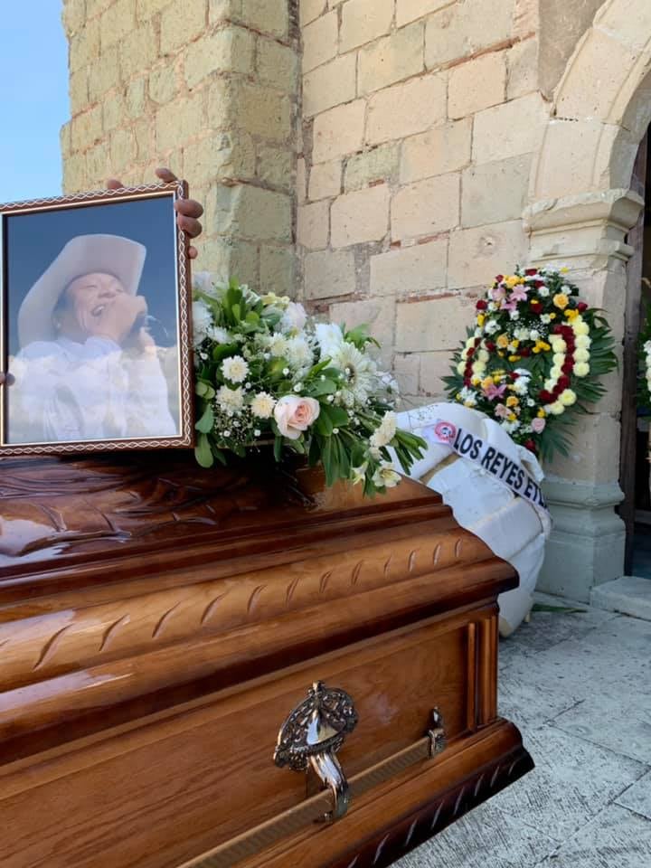 Funeral a cremero de Oaxaca, con botarga de queso oaxaca.