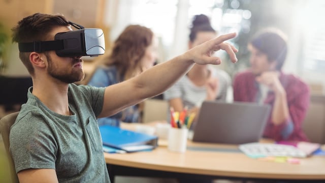 Salomón Issa Tafich presenta su modelo empresarial