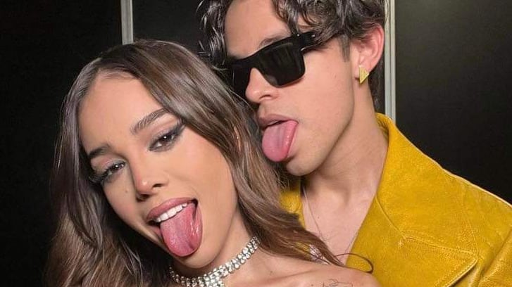 Danna Paola y Alex Hoyer encaran terribles rumores de su relación con la prensa mexicana