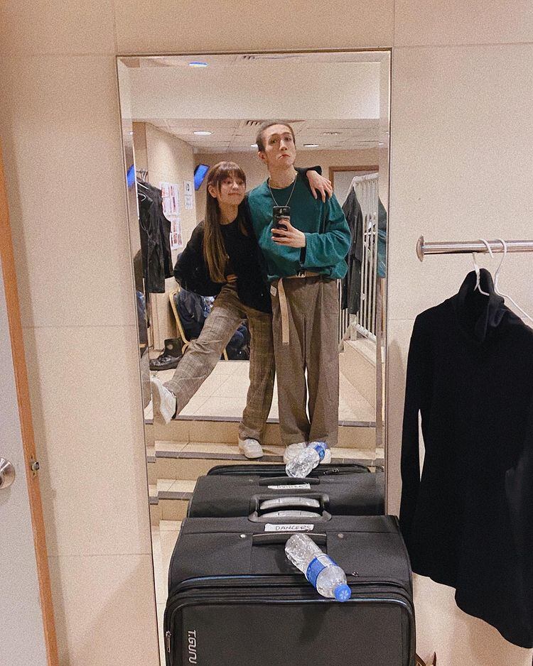 Mo, bailarín y su novia So Ching.