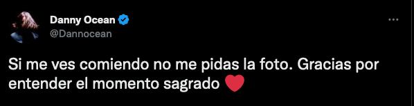 Danny Ocean pide a sus fans que no le pidan foto cuando come.