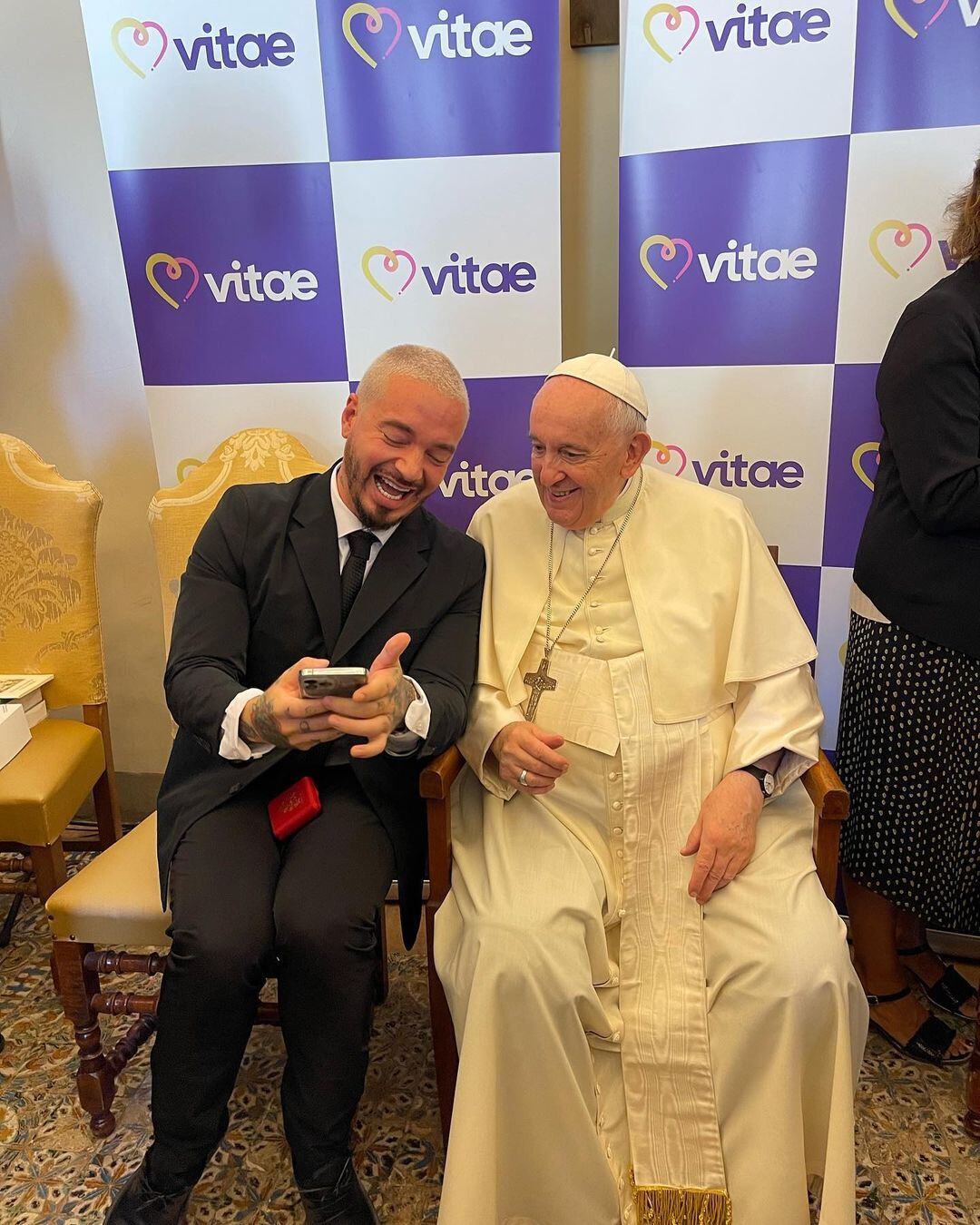 J Balvin con el Papa Francisco