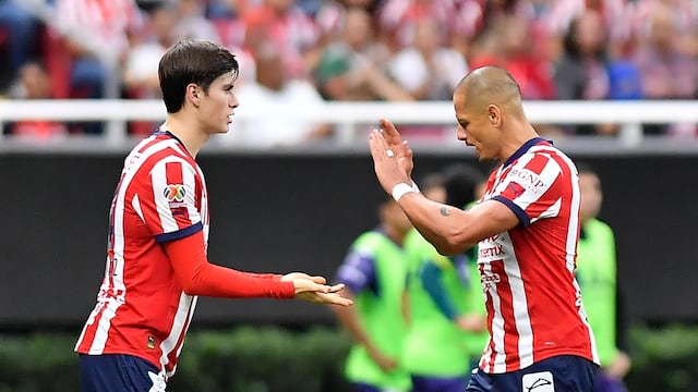 Chicharito Hernández y la Hormiga González en Chivas.