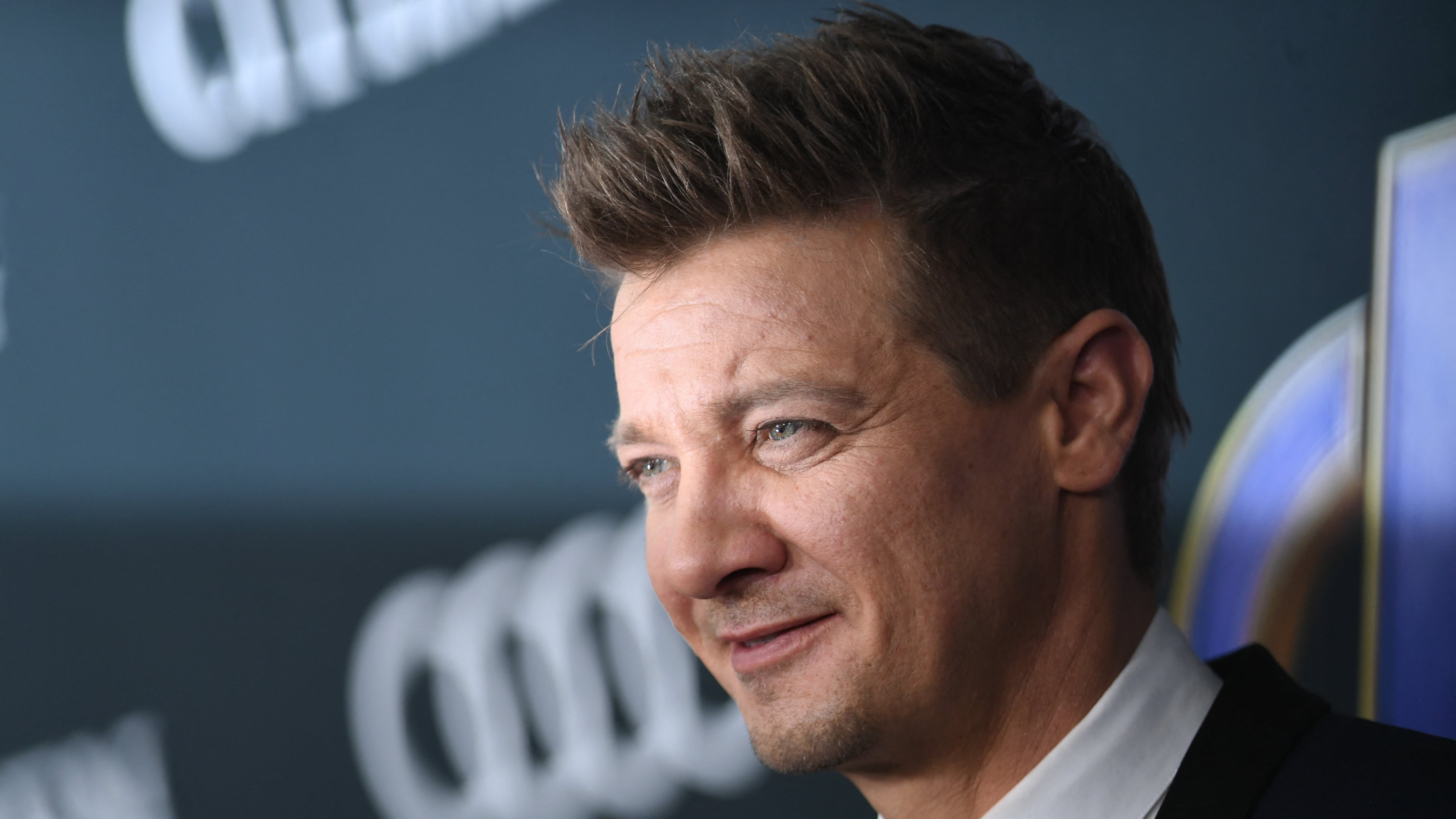 ¿Qué le pasó a Jeremy Renner? Así se ve el actor de Hawkeye a 10 meses de su accidente