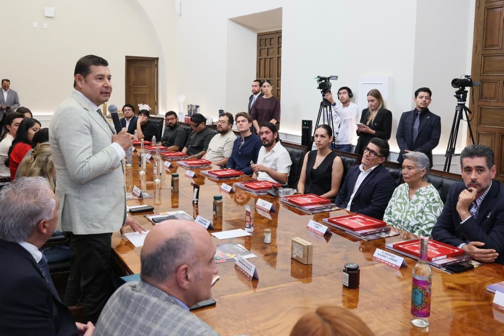 Alejandro Armenta reconoce a 14 restaurantes poblanos distinguidos por la Guía Michelin 2026.
