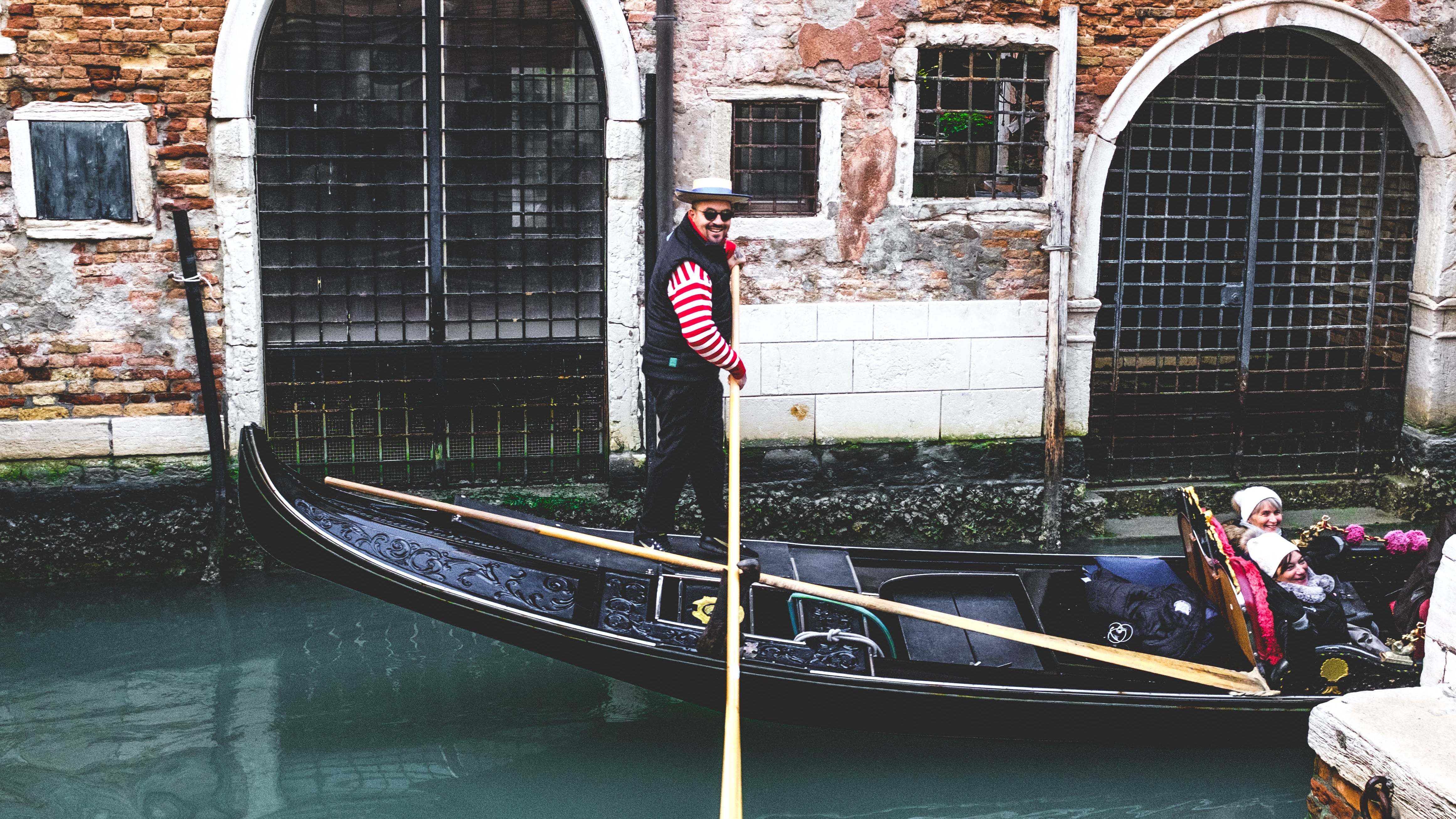 Góndolas de Venecia reducen número de pasajeros por turistas con sobrepeso