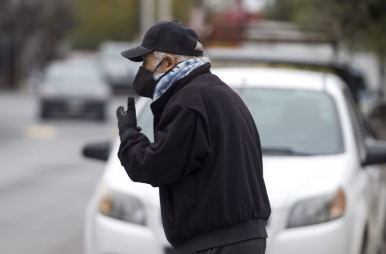 Hombre en Monterrey, clima frío