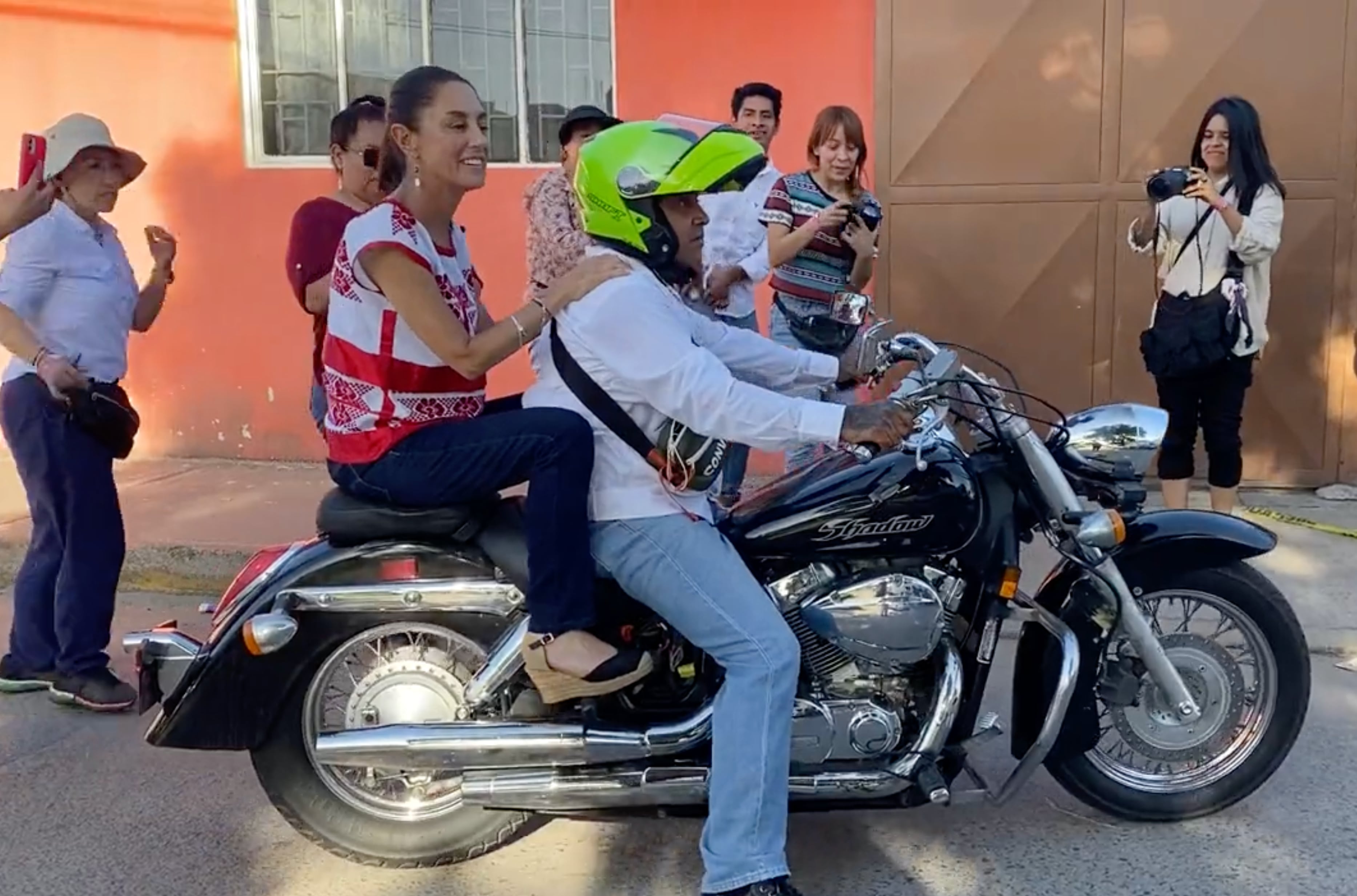 A Claudia Sheinbaum le dan aventón en Veracruz