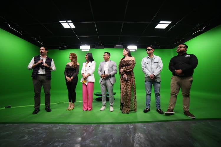 Kimberly Flores y Edwin Luna inauguración ‘DMS