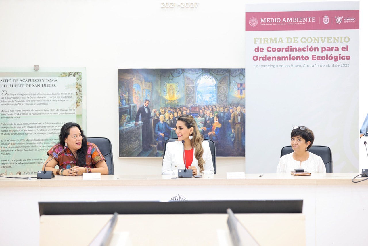 Evelyn Salgado firma convenio con Semarnat