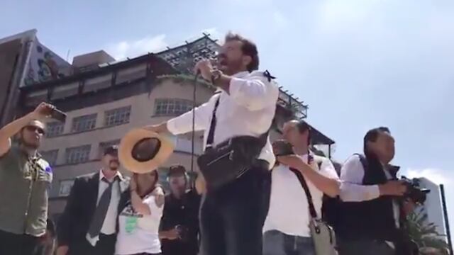 Concentración en el Monumento a la Revolución contra AMLO