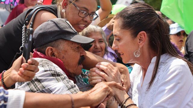 Claudia Sheinbaum presume que está arriba en todas las encuestas