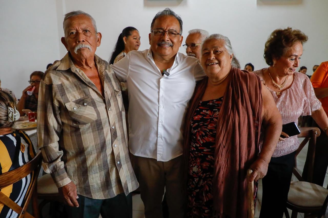 Andrés Mijes reconoce legado de adultos mayores en Nuevo León.