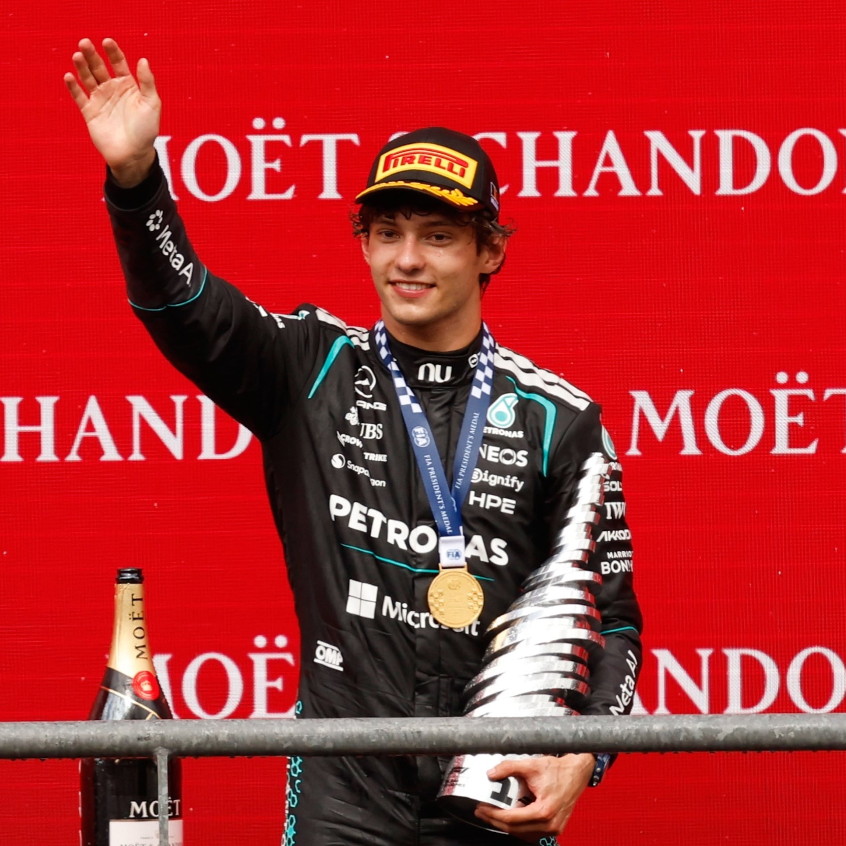 Kimi Antonelli conquista el GP de Bélgica; Checo Pérez abandona