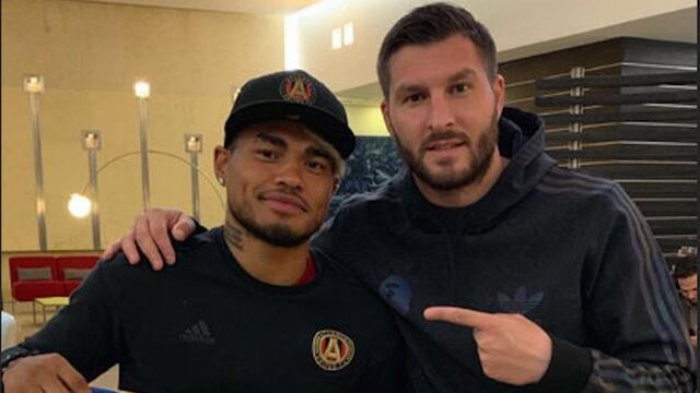 Martínez posa junto a Gignac previo a juego de Concachampions.