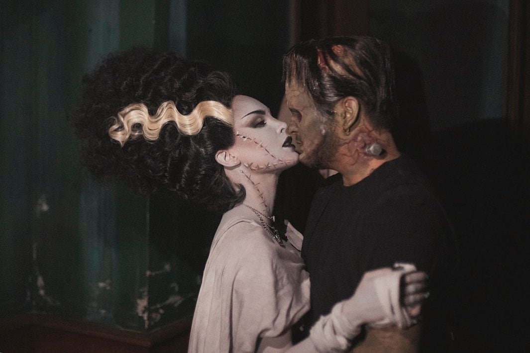 Belinda y Christian Nodal como la señora y el señor Frankenstein