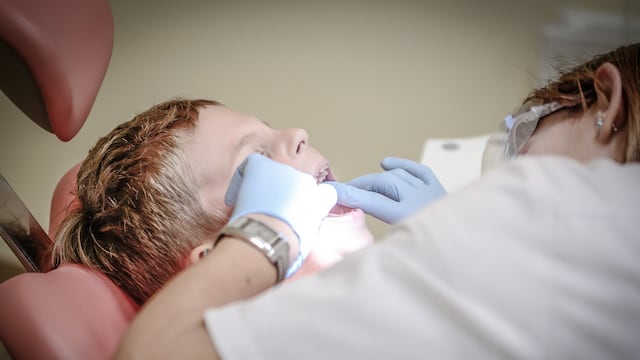 Niño muere tras visita al dentista