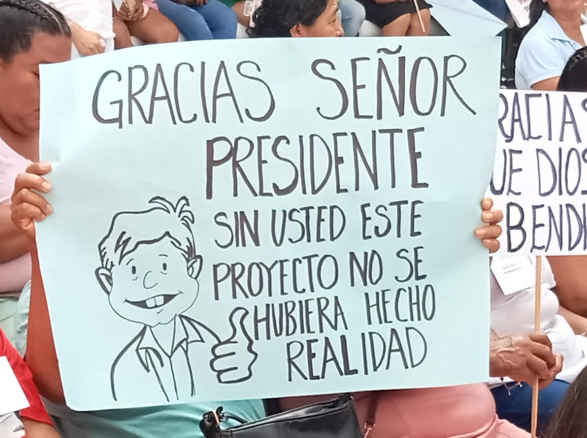 Agradecen a AMLO regularización de familias en asentamientos irregulares de Huatulco