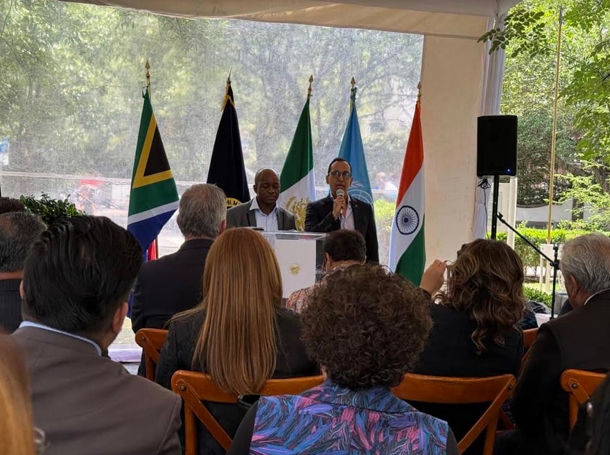 Insignias de Nelson Mandela en el Parque Lincoln, en Polanco