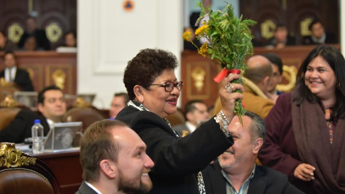 Ernestina Godoy en el Congreso de la CDMX