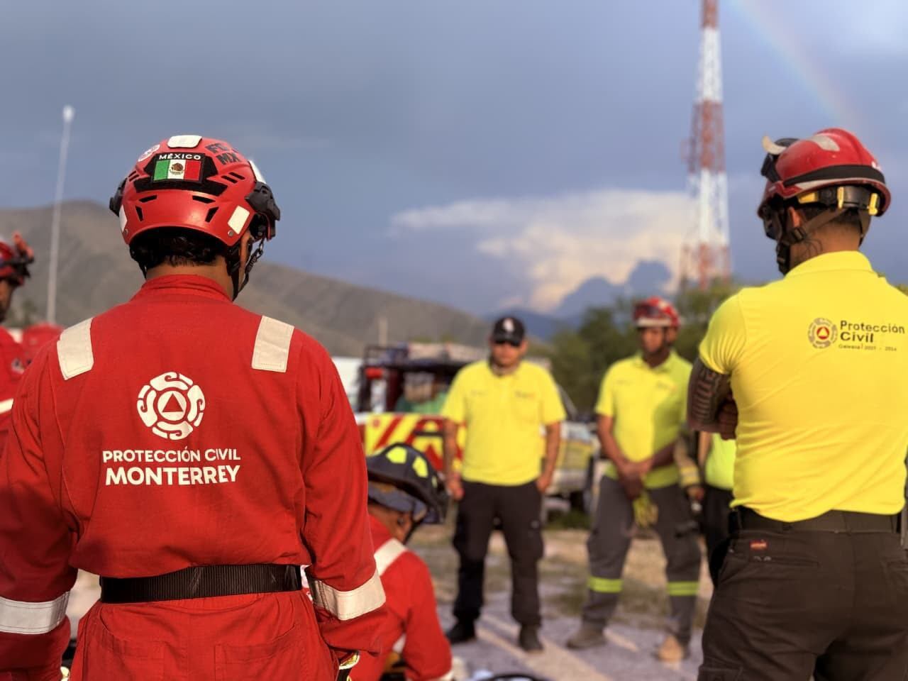 Protección Civil de Monterrey capacita a rescatistas.