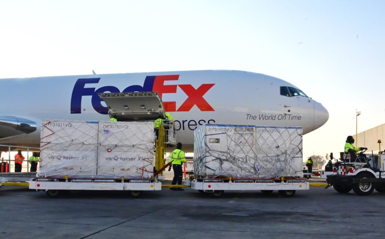 Llegada de vacunas de Moderna