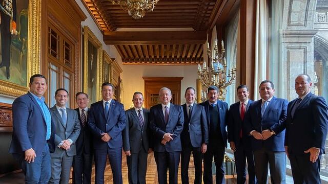 AMLO junto a gobernadores del PAN en Palacio Nacional.