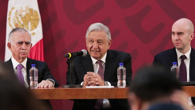Andrés Manuel López Obrador y Alfonso Romo (izq) quien coordinará el nuevo gabinete.