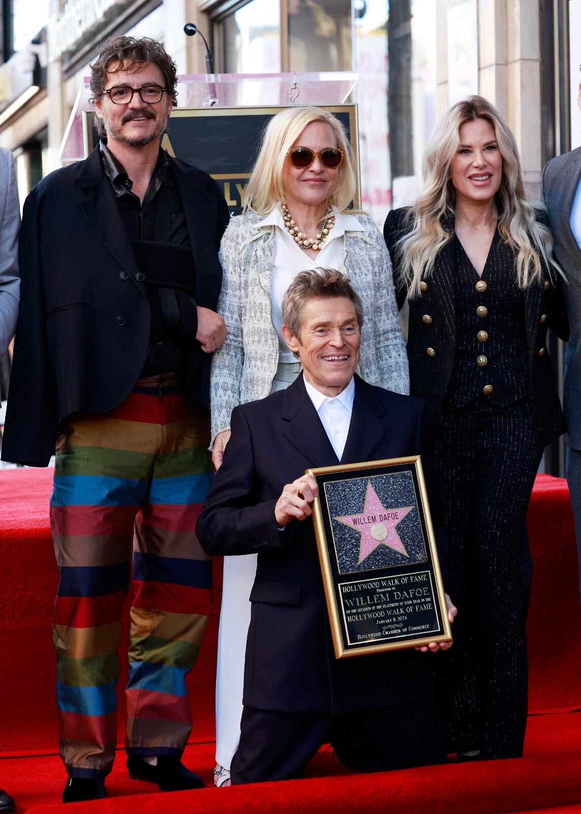 Willem Dafoe con su estrella en el Paseo de la Fama de Hollywood