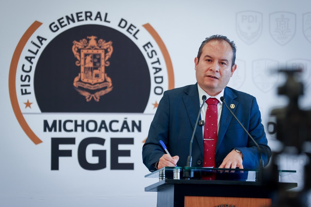 Fiscalía insiste en entrega de celulares de Carlos Manzo para esclarecer su homicidio