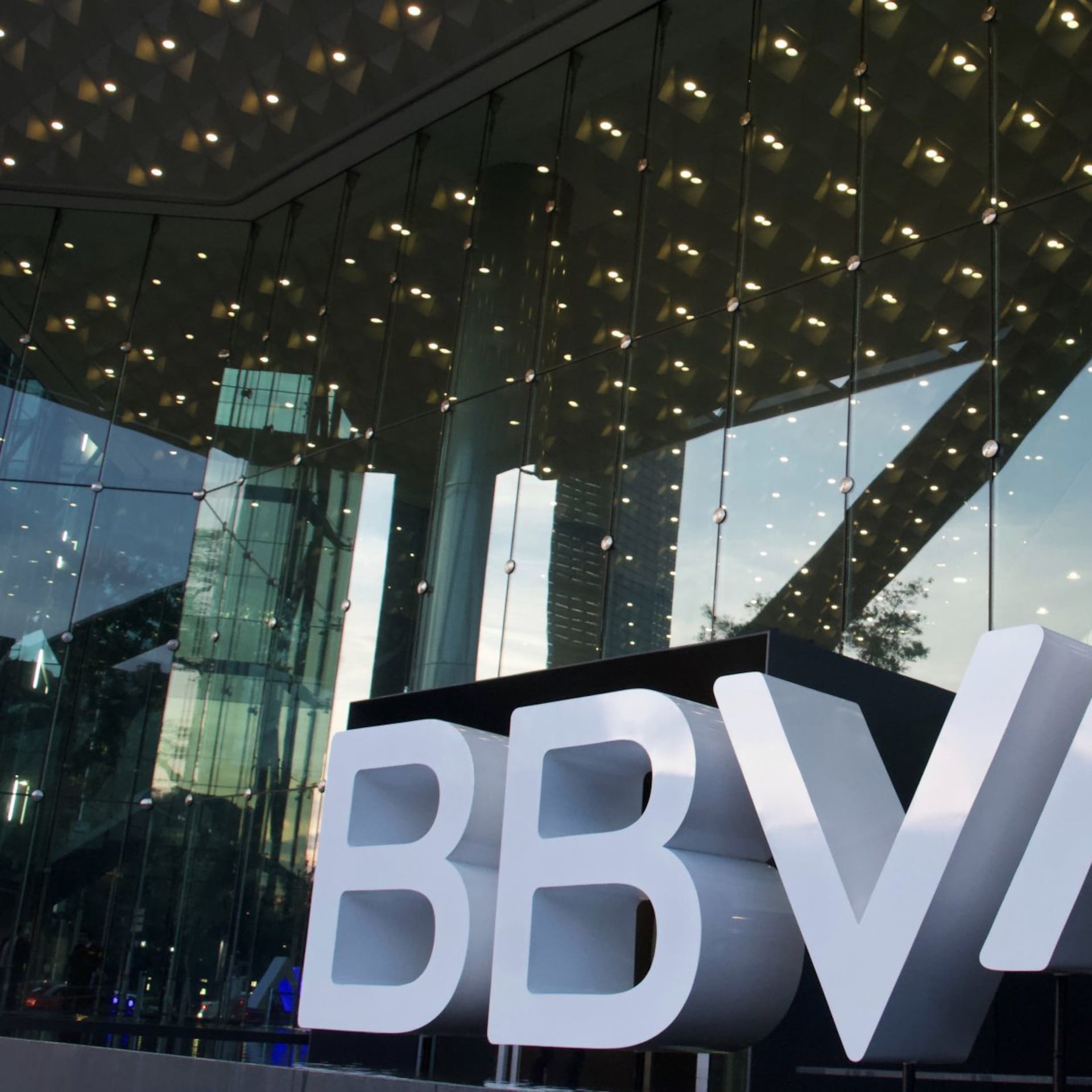 ¿Se cayó BBVA? Hay fallas en la app en pleno cierre de mes