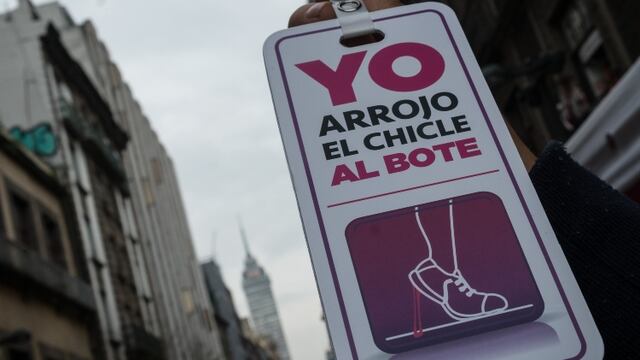 La CDMX sufre un problema grave de chicles pegados al suelo