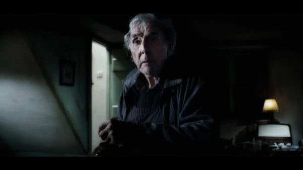 Eric Sykes como Frank Bryce