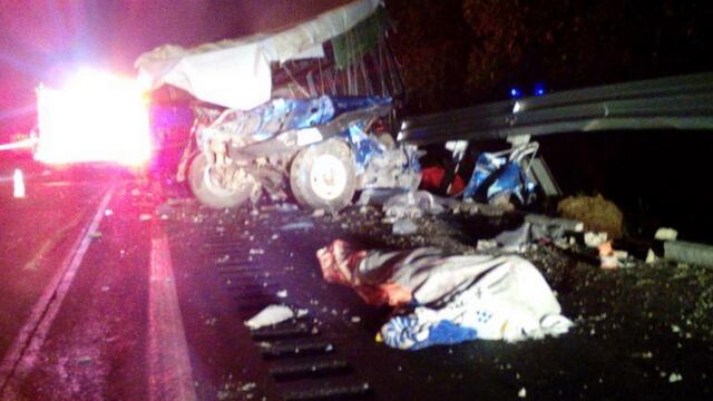 Uno de los accidentes dejó 5 personas muertas. Foto/@Miguelkuco