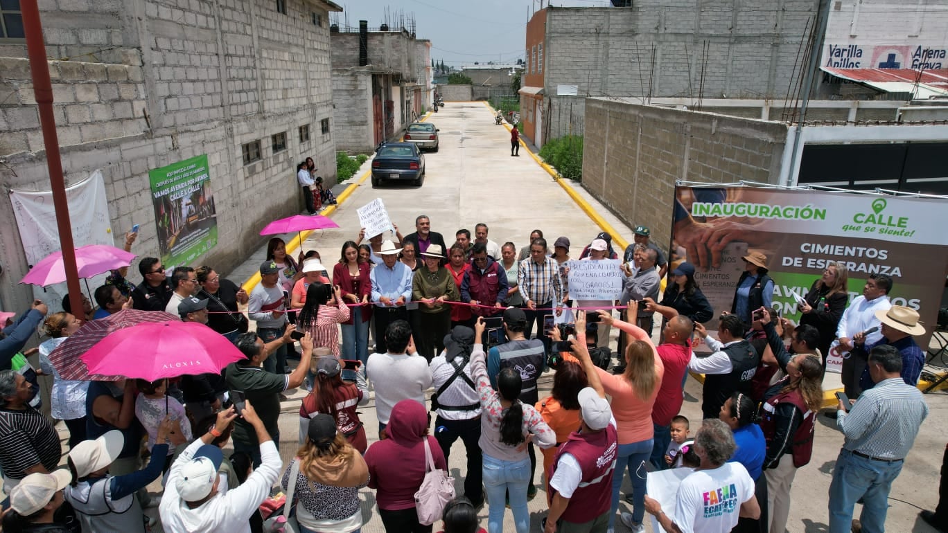Ecatepec repavimenta siete calles e instala mil 180 luminarias en Santo Tomás Chiconautla.