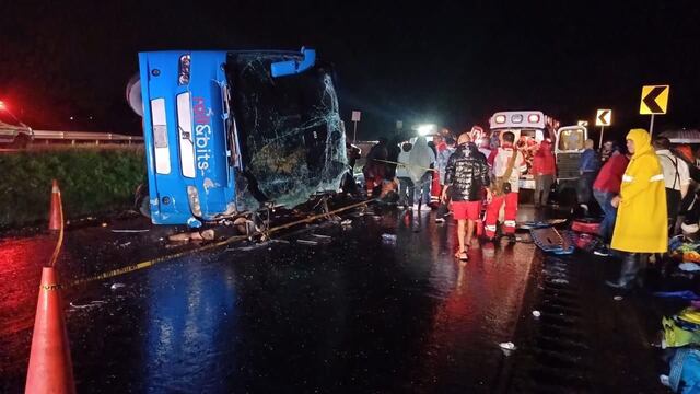 Reportan 2 muertos por fuerte accidente en autopista Salamanca-León