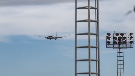 Estados Unidos emite alerta para el espacio aéreo en México por reportes militares