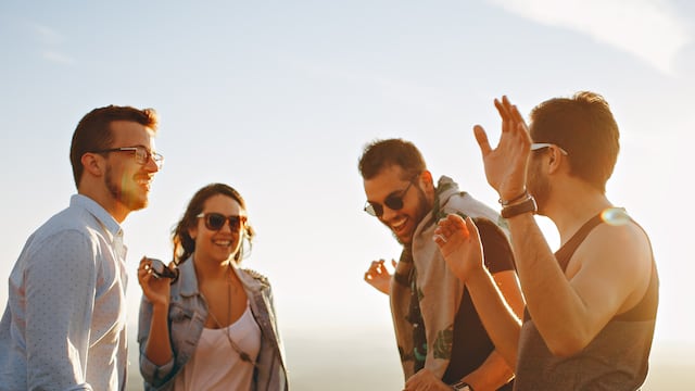 No es tu suegra: Los familiares más problemáticos para las parejas son los cuñados