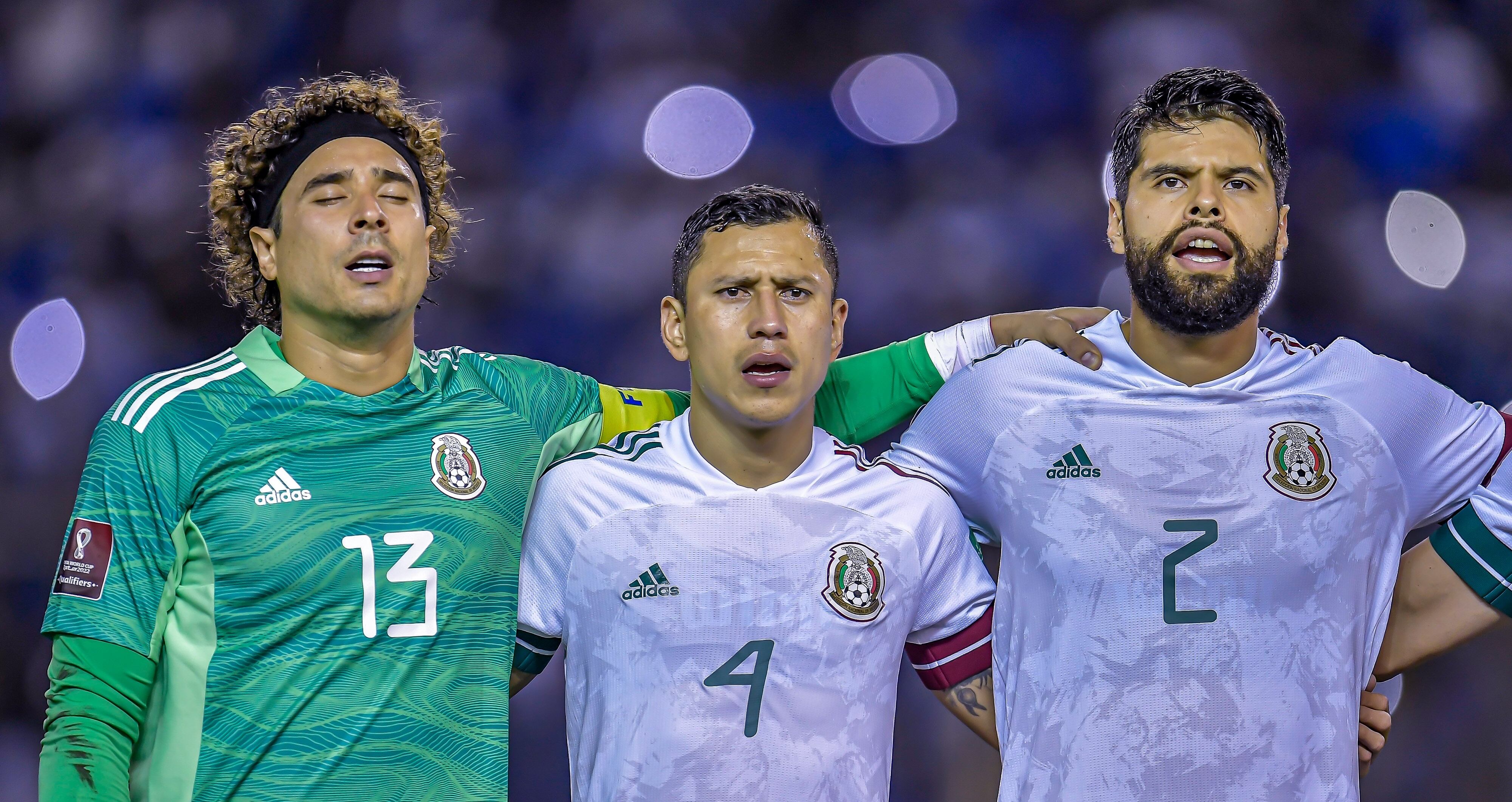 Guillermo Ochoa, Cata Dominguez y Néstor Araujo en un partido del Tri