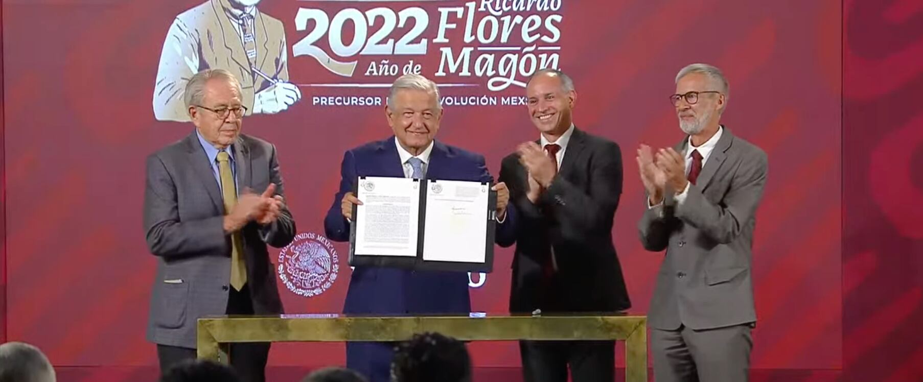 AMLO prohibe vapeadores