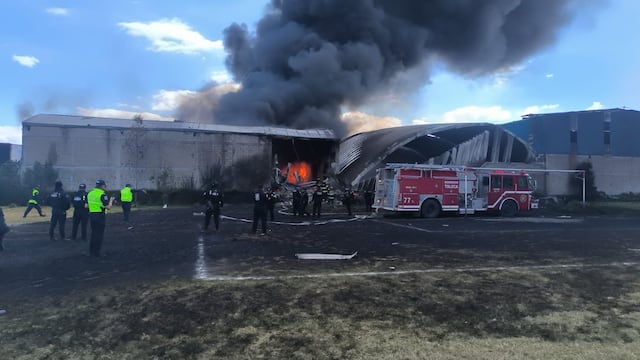 Avioneta cae en Toluca y moviliza a cuerpos de emergencia