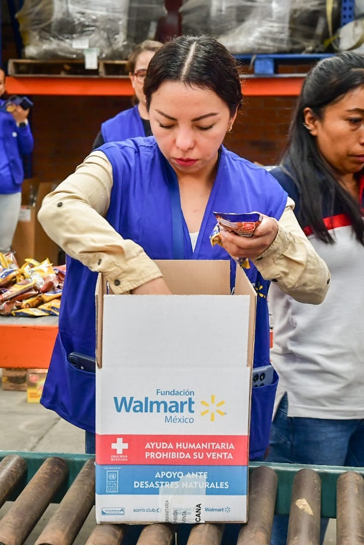 Cruz Roja y Walmart preparan 5 mil despensas para emergencias.