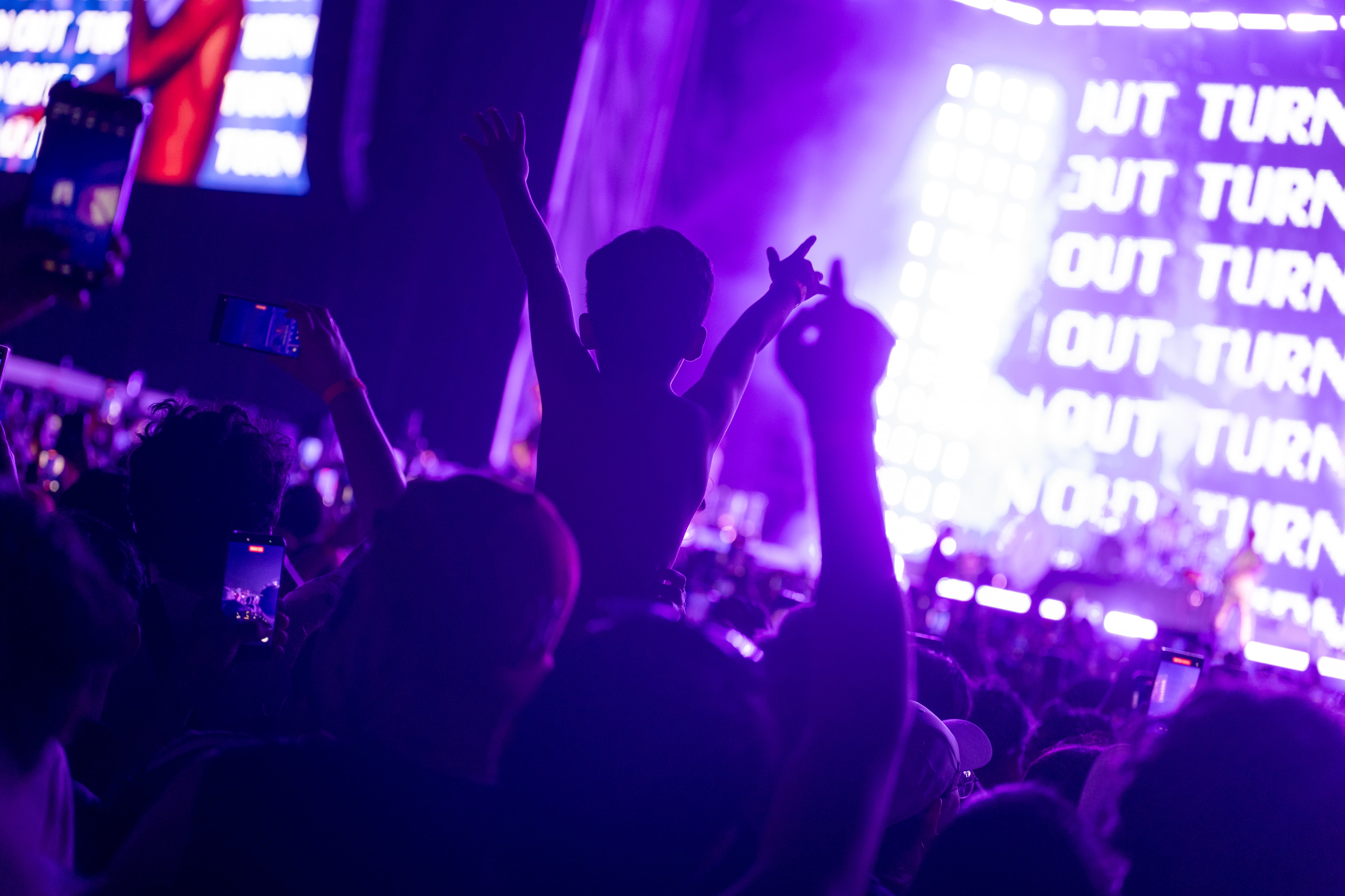 Más de 120 mil personas se dieron cita en el Parque Fundidora para disfrutar del concierto de Imagine Dragons.