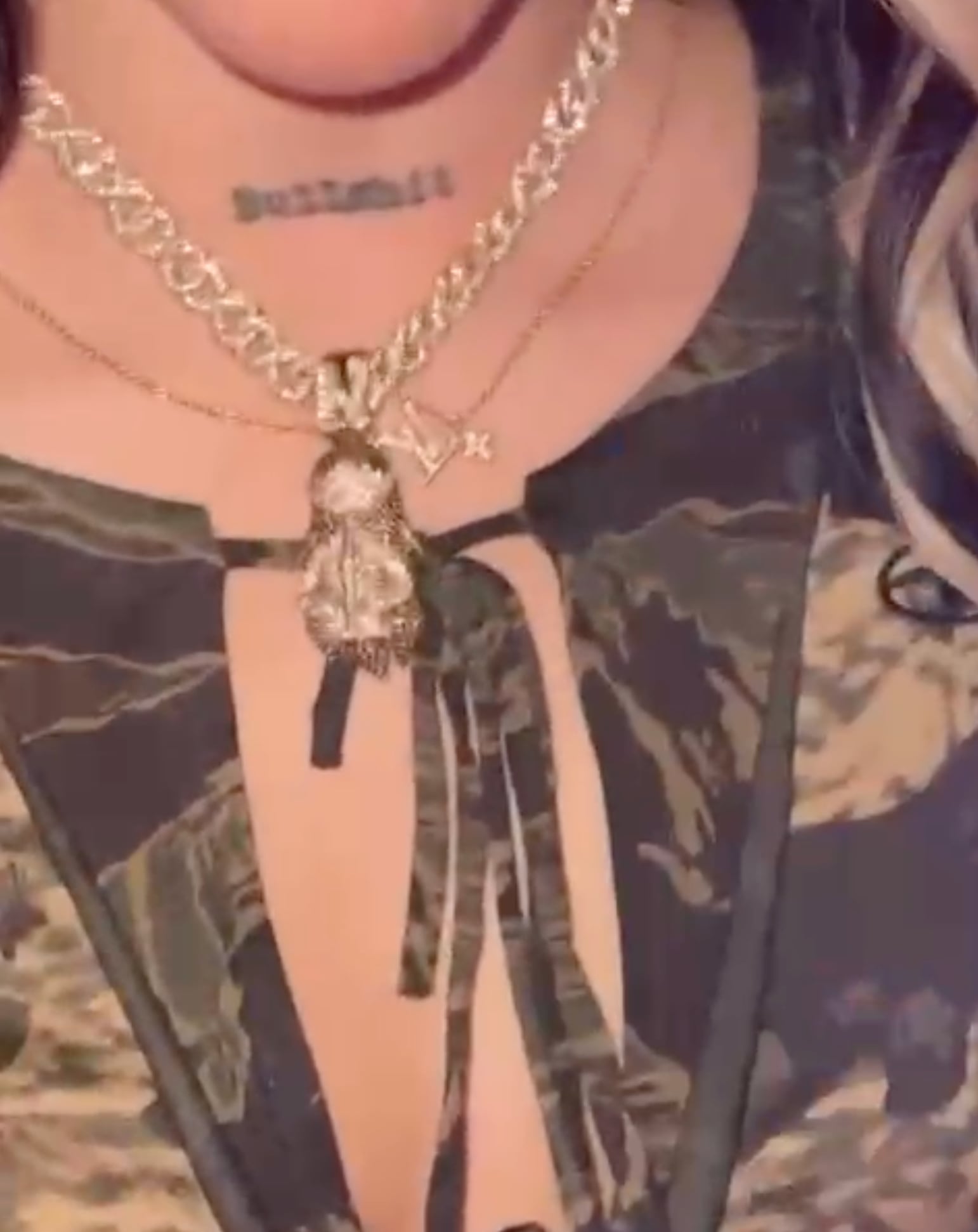 ¿Un regalo de Lamine Yamal? Nicki Nicole presumió pesado collar con la N de su nombre