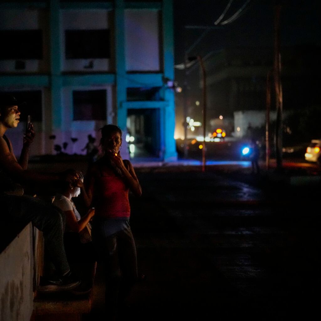 Casi 70% de Cuba enfrenta apagones por falta de petróleo