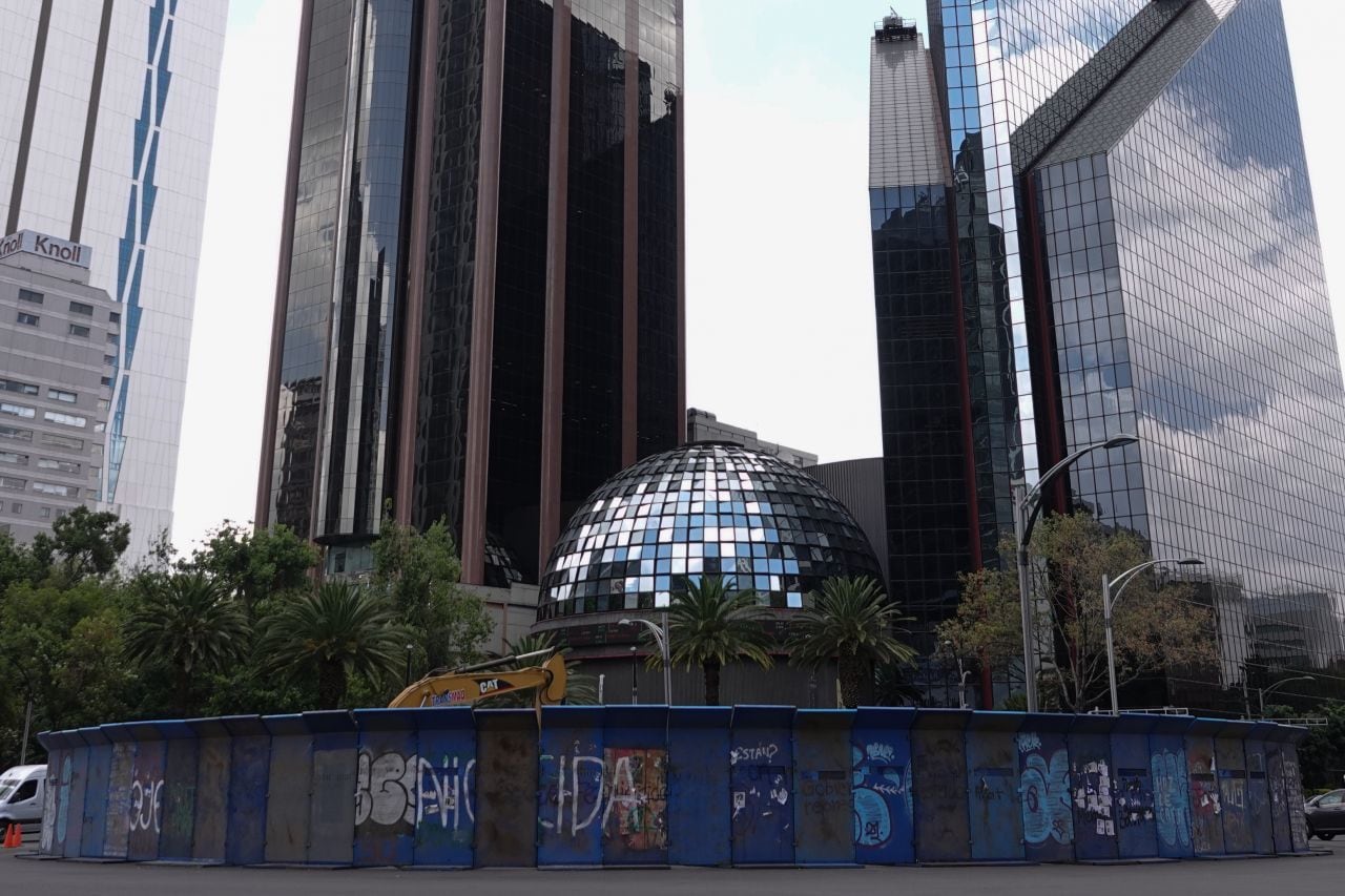 Glorieta las y los Desaparecidos con vallas