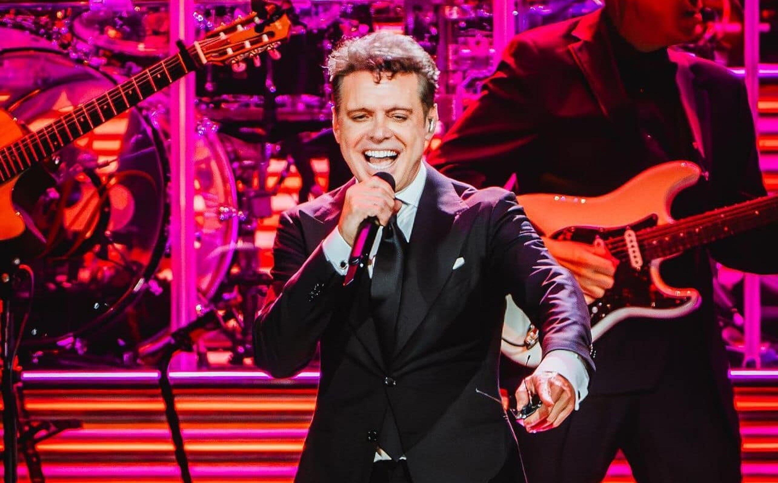 Luis Miguel, cantante.