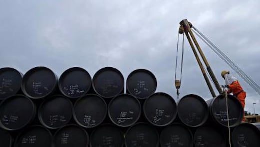 Petróleo Brent supera los 100 dólares y presiona precios de gasolina y diésel